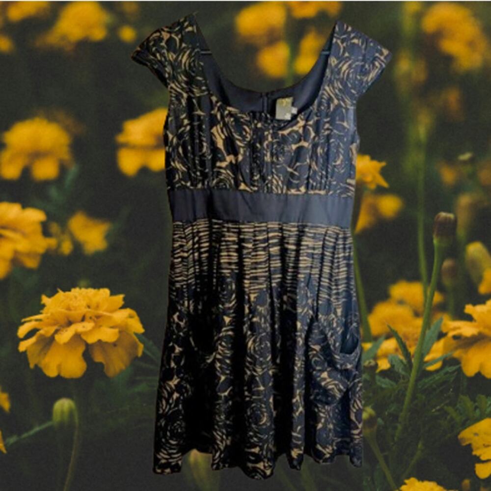 Taylor 8 short capped sleeve black and yellow cotton front pocket adorable dress